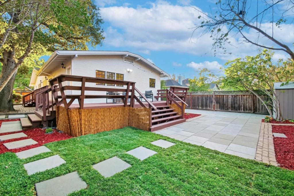 321 Johnson Avenue