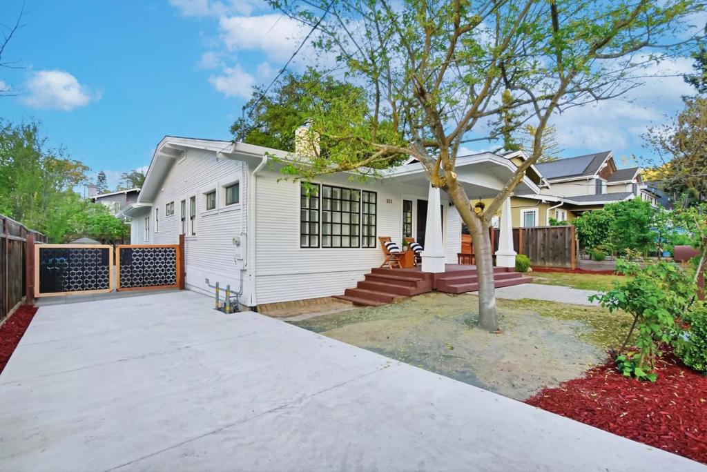 321 Johnson Avenue