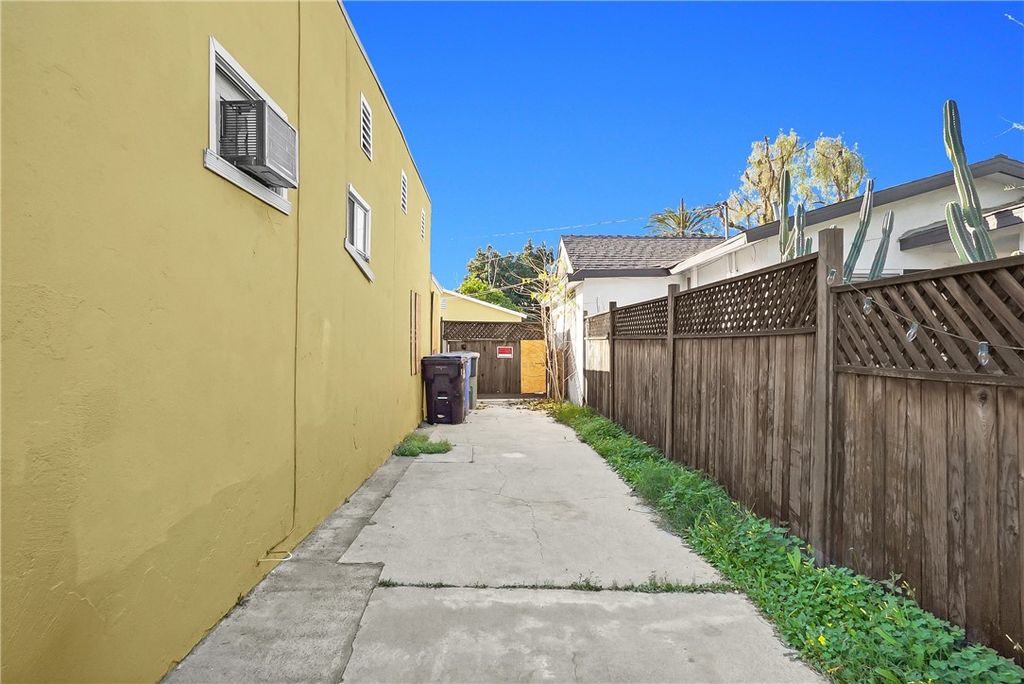 Photo of 902 S Hope Avenue, Ontario, CA 91761 (MLS # WS26014959)