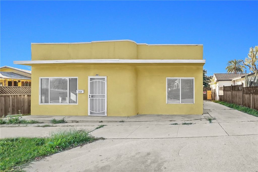 Photo of 902 S Hope Avenue, Ontario, CA 91761 (MLS # WS26014959)