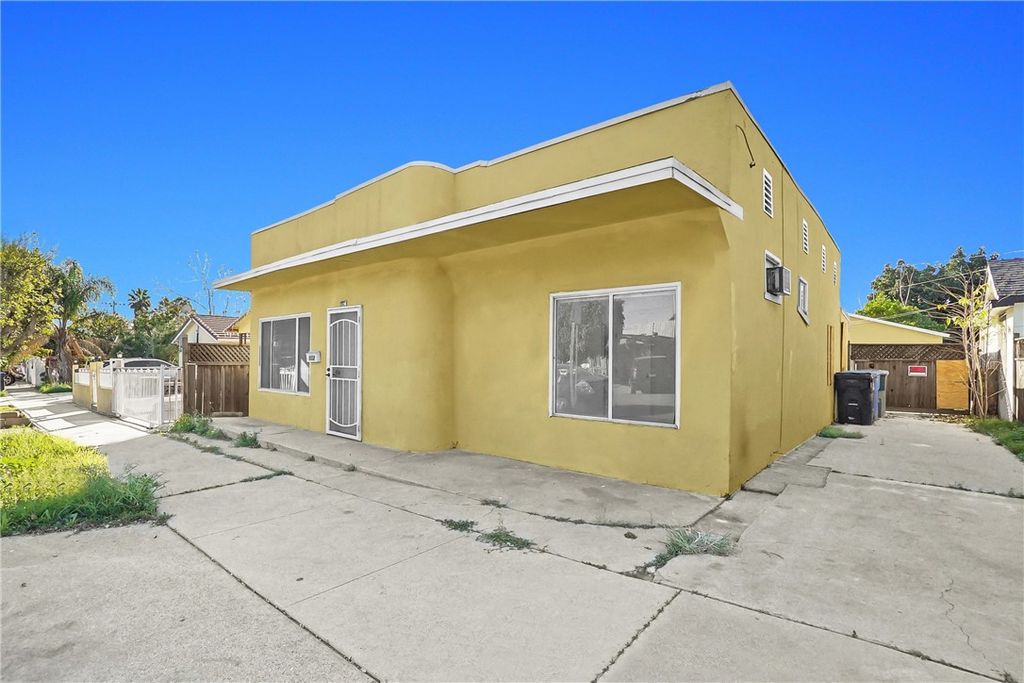Photo of 902 S Hope Avenue, Ontario, CA 91761 (MLS # WS26014959)