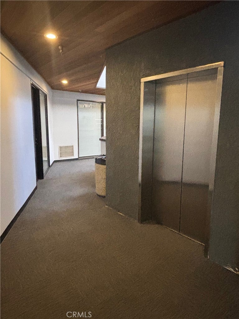 1122 E Lincoln B200