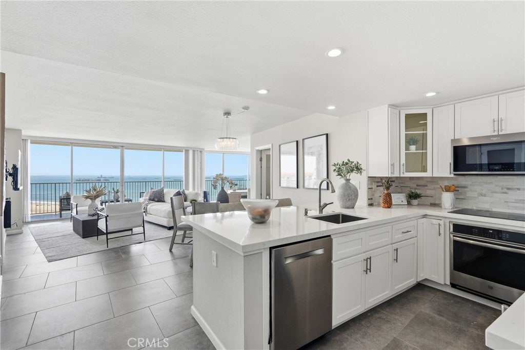 700 E Ocean Boulevard 2305