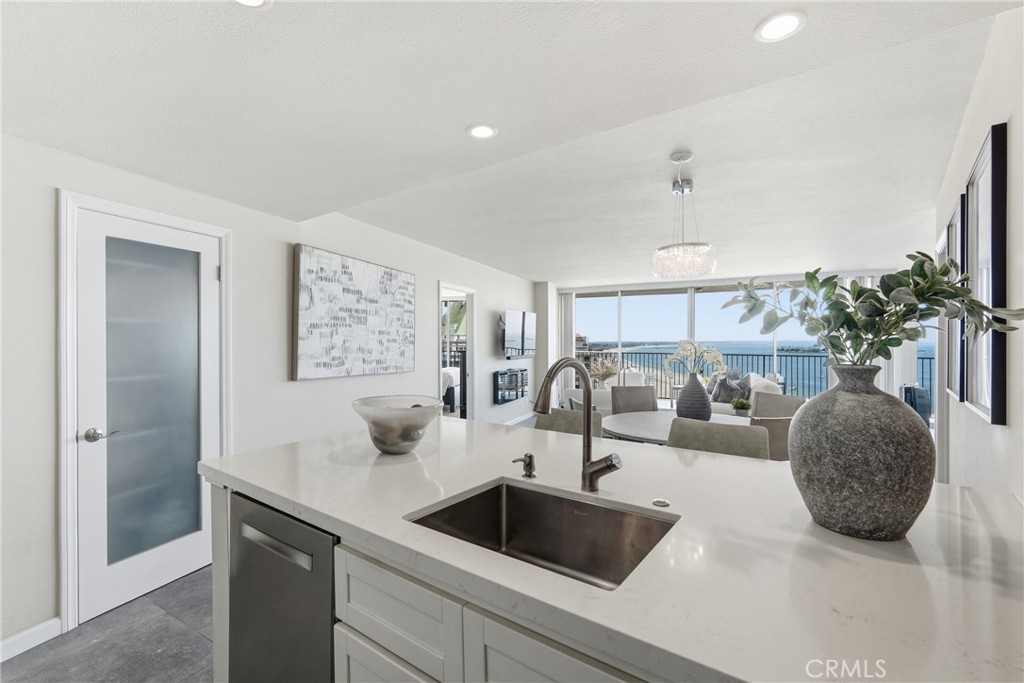 700 E Ocean Boulevard 2305
