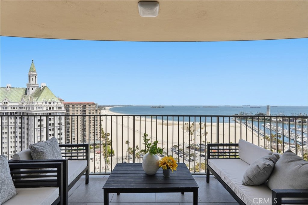700 E Ocean Boulevard