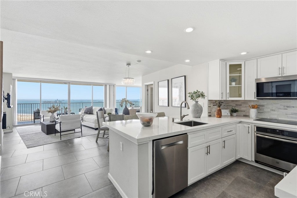 700 E Ocean Boulevard 2305
