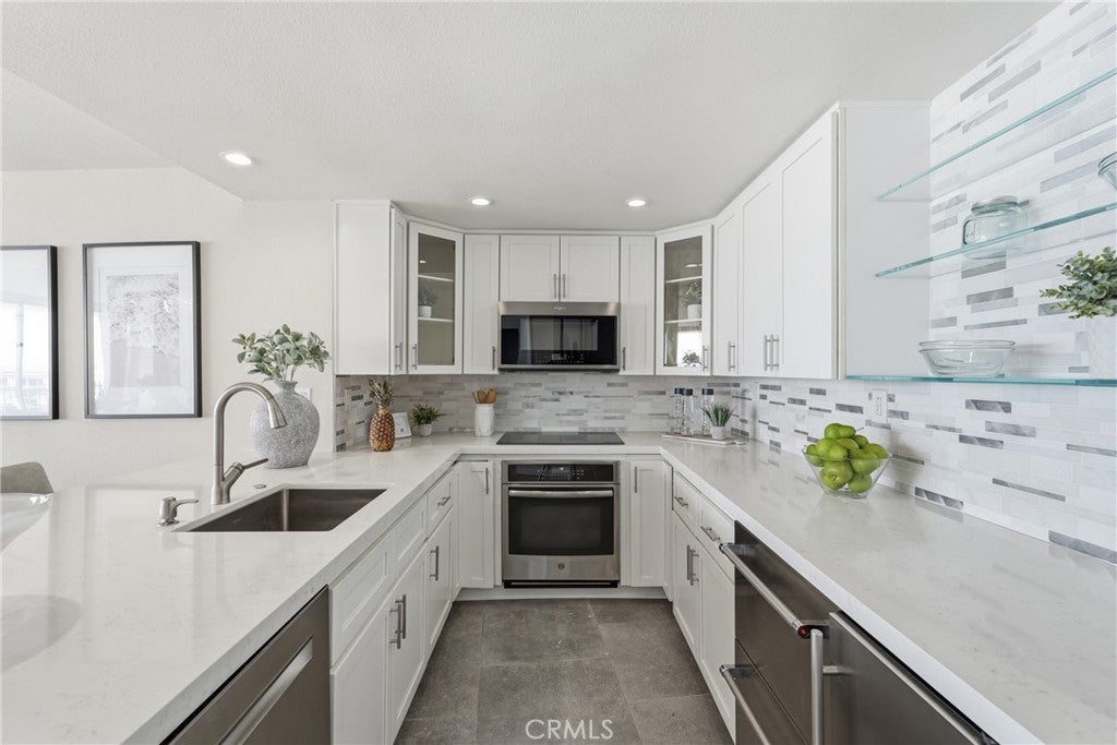700 E Ocean Boulevard 2305