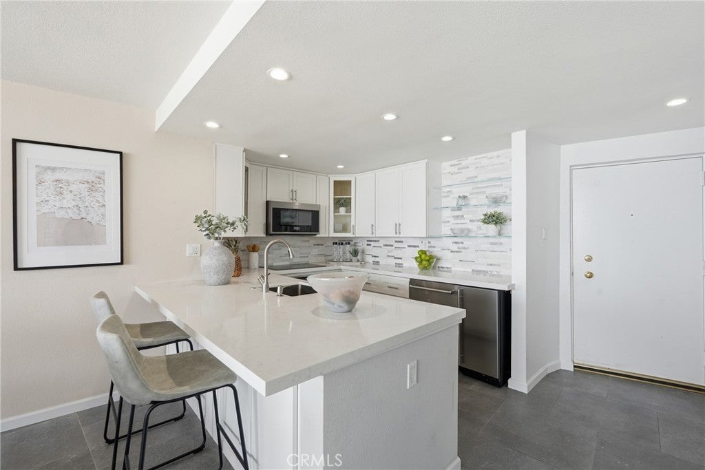 700 E Ocean Boulevard 2305