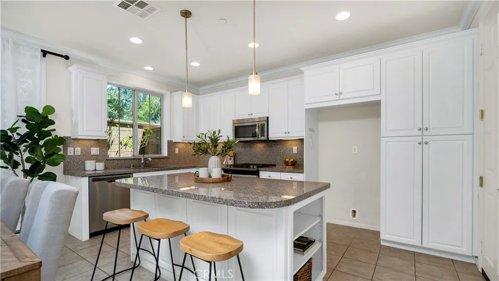 Irvine, California 92618, United States, 3 Bedrooms Bedrooms, ,3 BathroomsBathrooms,Residential,Active,153371