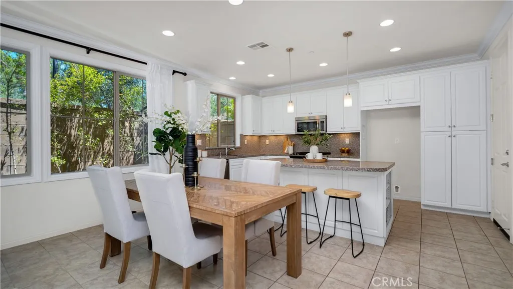 Irvine, California 92618, United States, 3 Bedrooms Bedrooms, ,3 BathroomsBathrooms,Residential,Active,153371