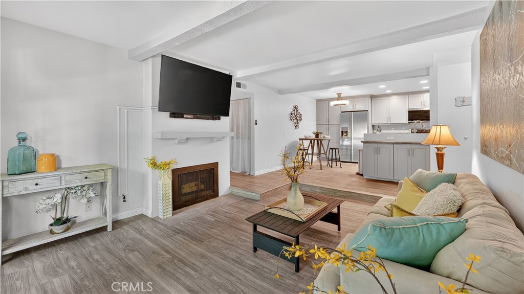 21372 Brookhurst 626