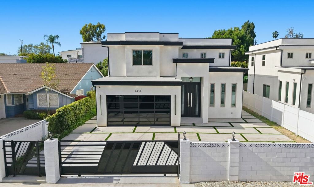6717 Sunnyslope Avenue