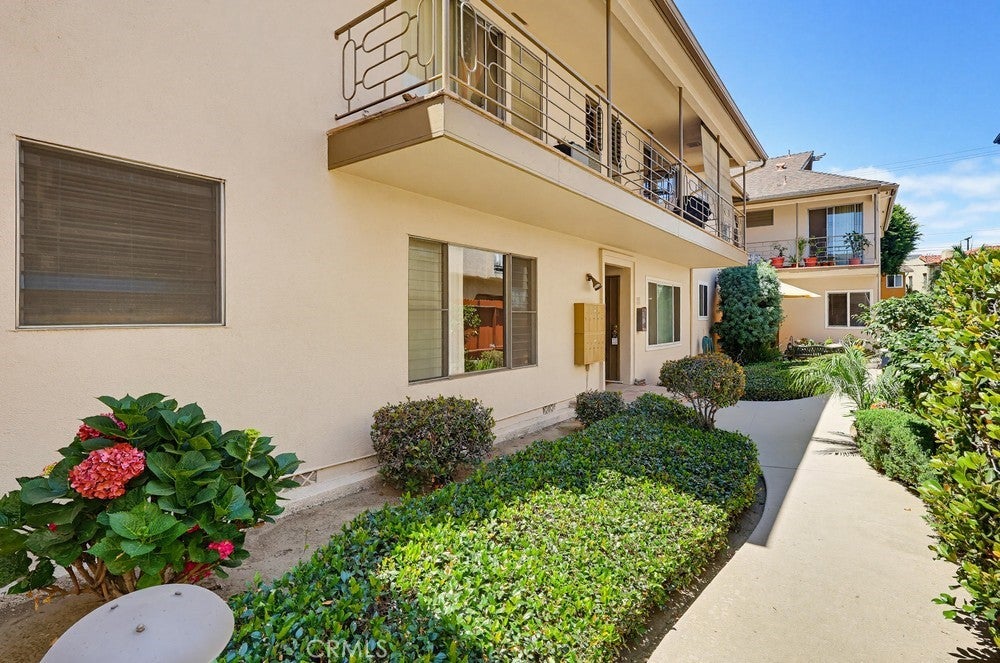 2060 E 3rd Street 3