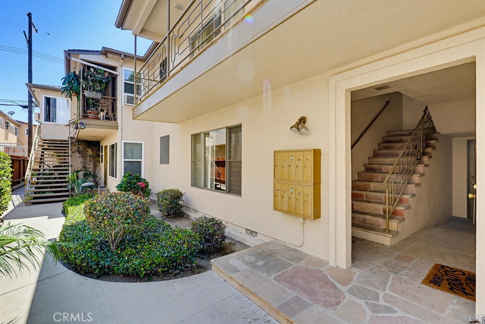 2060 E 3rd