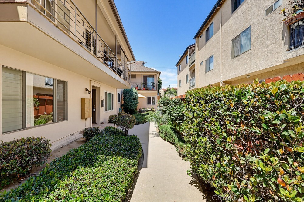 2060 E 3rd