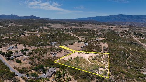 1040 Rolling Hills Dr Aguanga CA 92536