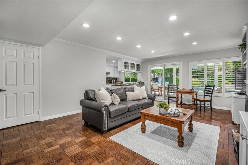 West Hills, California 91307, United States, 3 Bedrooms Bedrooms, ,3 BathroomsBathrooms,Residential,Active,153951