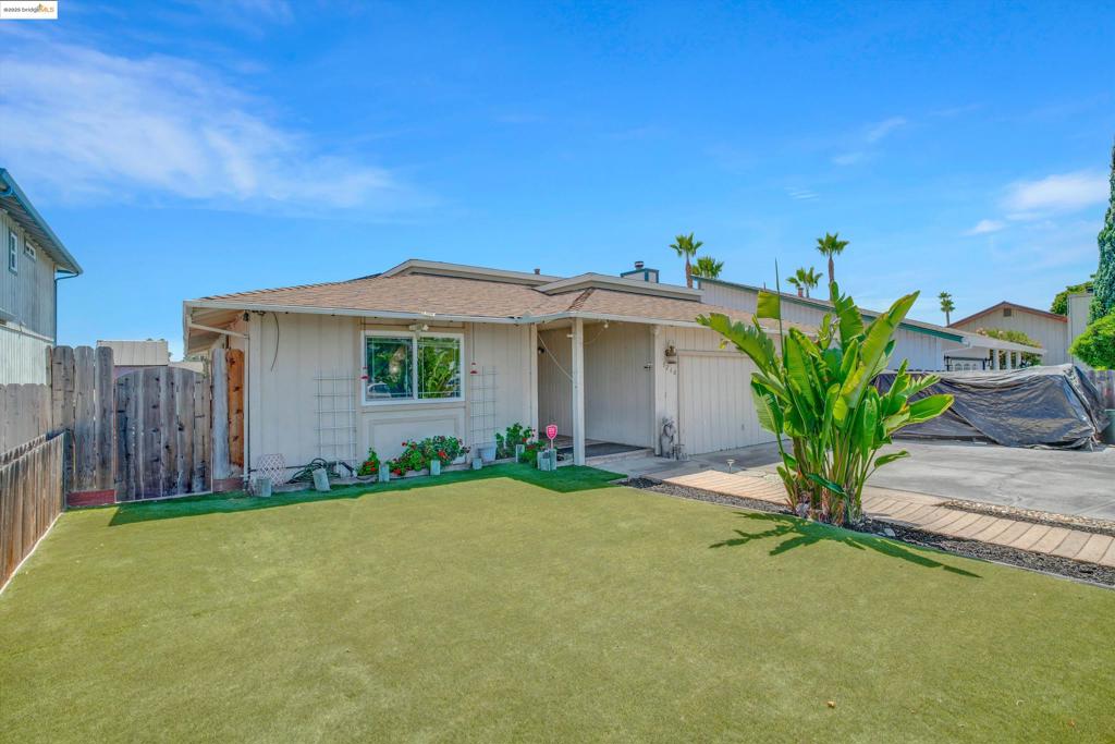 5260 Laguna Ct