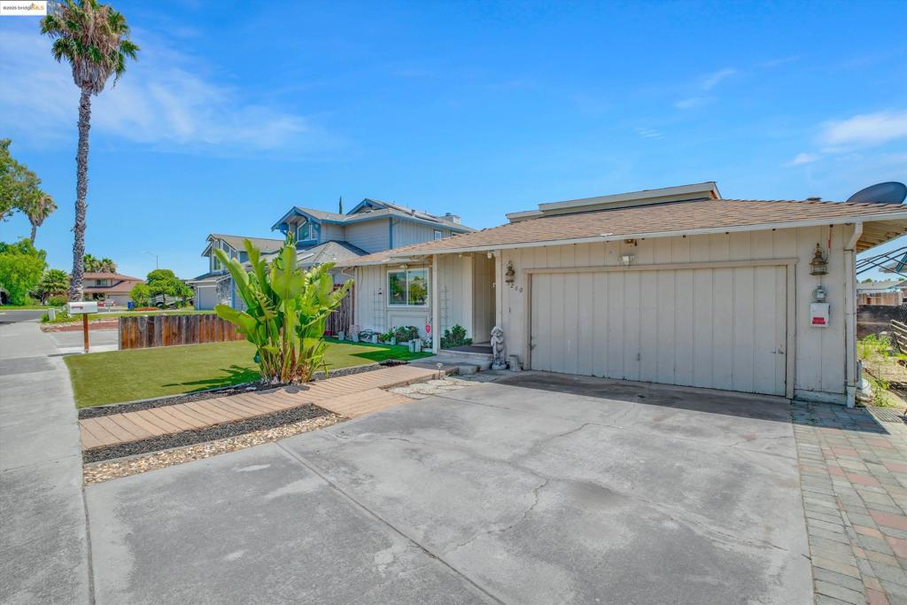 5260 Laguna Ct