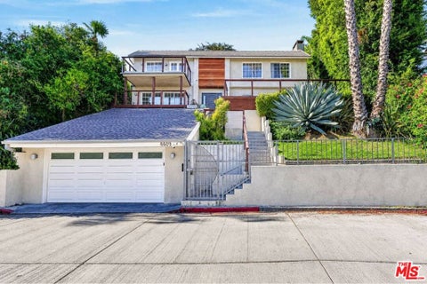 Photo of 6609 Whitley Terrace, Los Angeles, CA 90068 (MLS # 26983757)