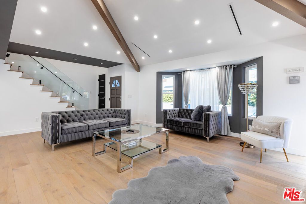 Photo of 18721 Hatteras Street #10, Tarzana, CA 91356 (MLS # 25616975)