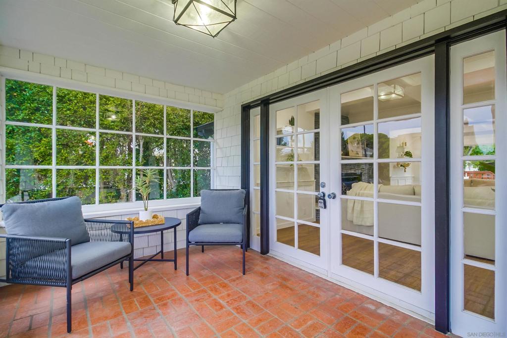 1864 Sunset Blvd