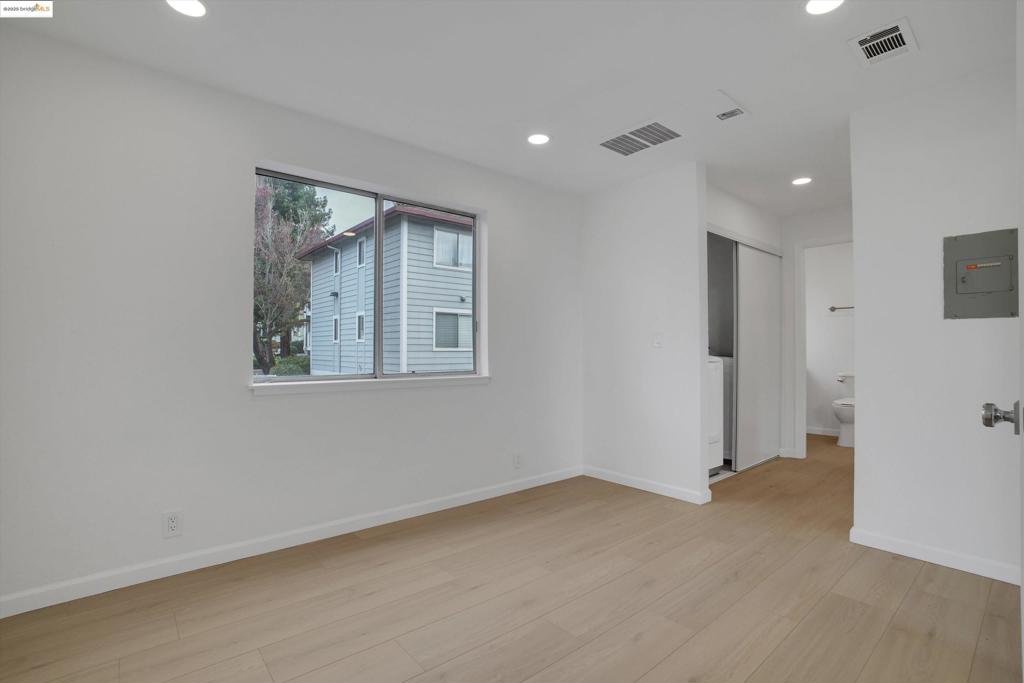 HAYWARD - Residential