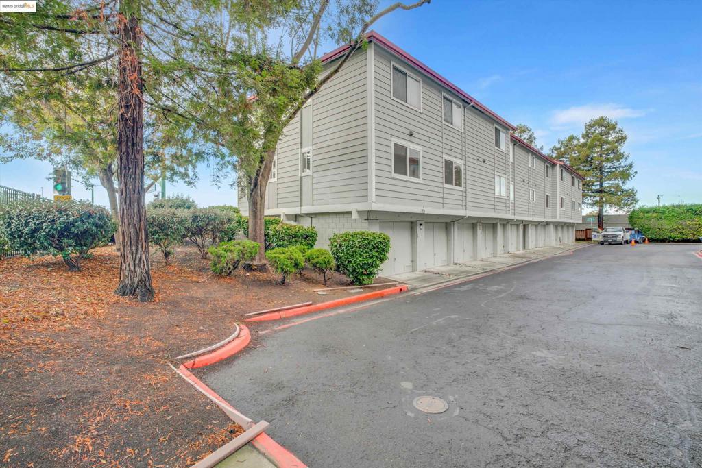 HAYWARD - Residential