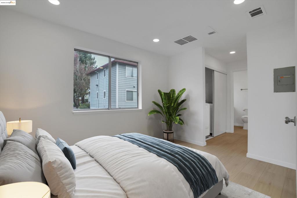 HAYWARD - Residential