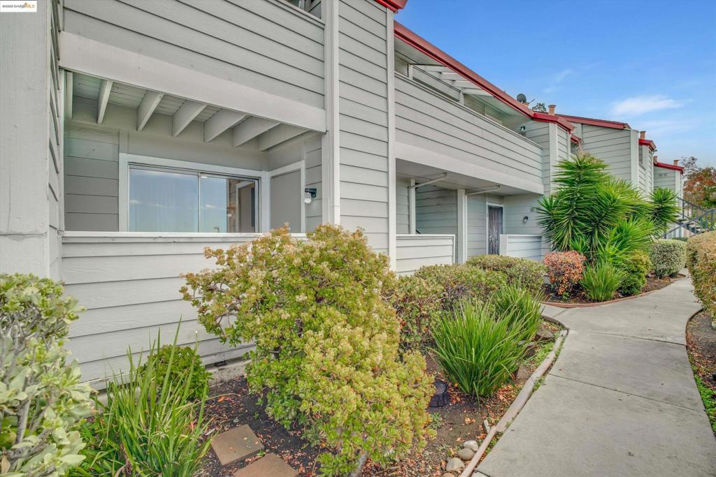 HAYWARD - Residential