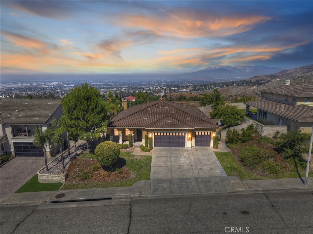 6492 Emmerton Lane