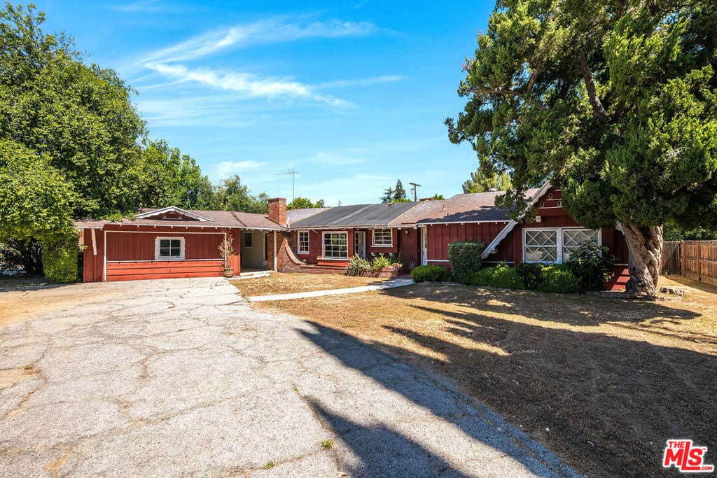 Photo of 22501 Victory Boulevard, West Hills, CA 91307 (MLS # 26836813)