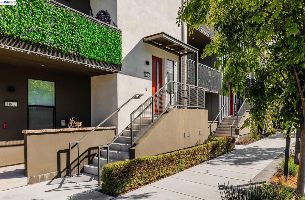 3899 Innovation Way 1006