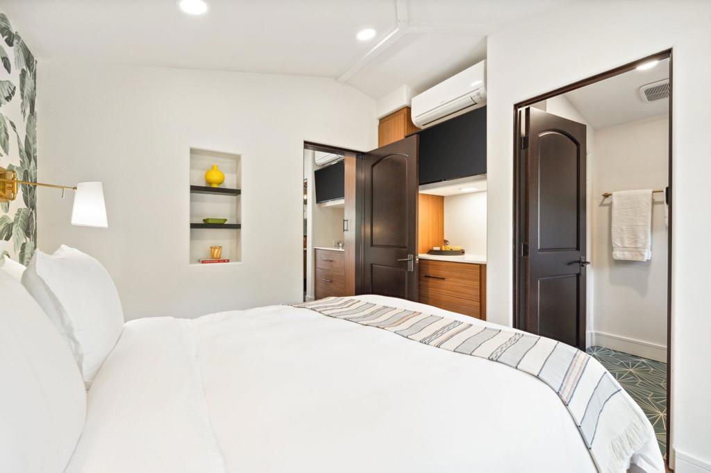 Old Las Palmas - Residential Lease