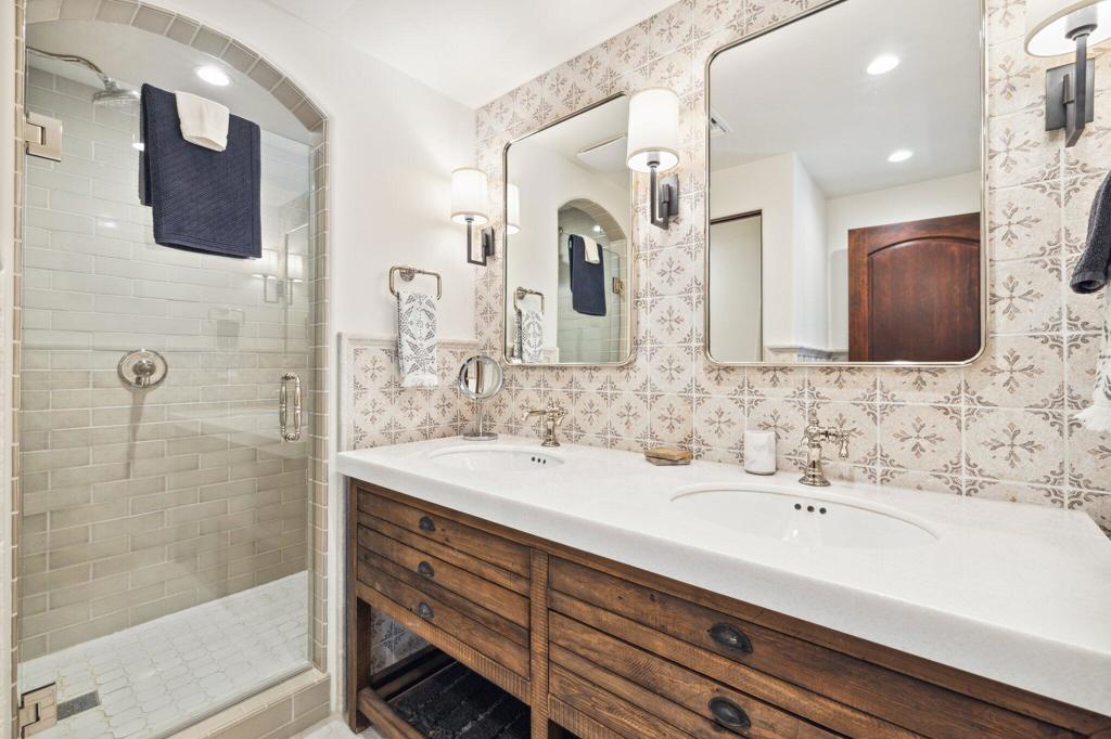 Old Las Palmas - Residential Lease