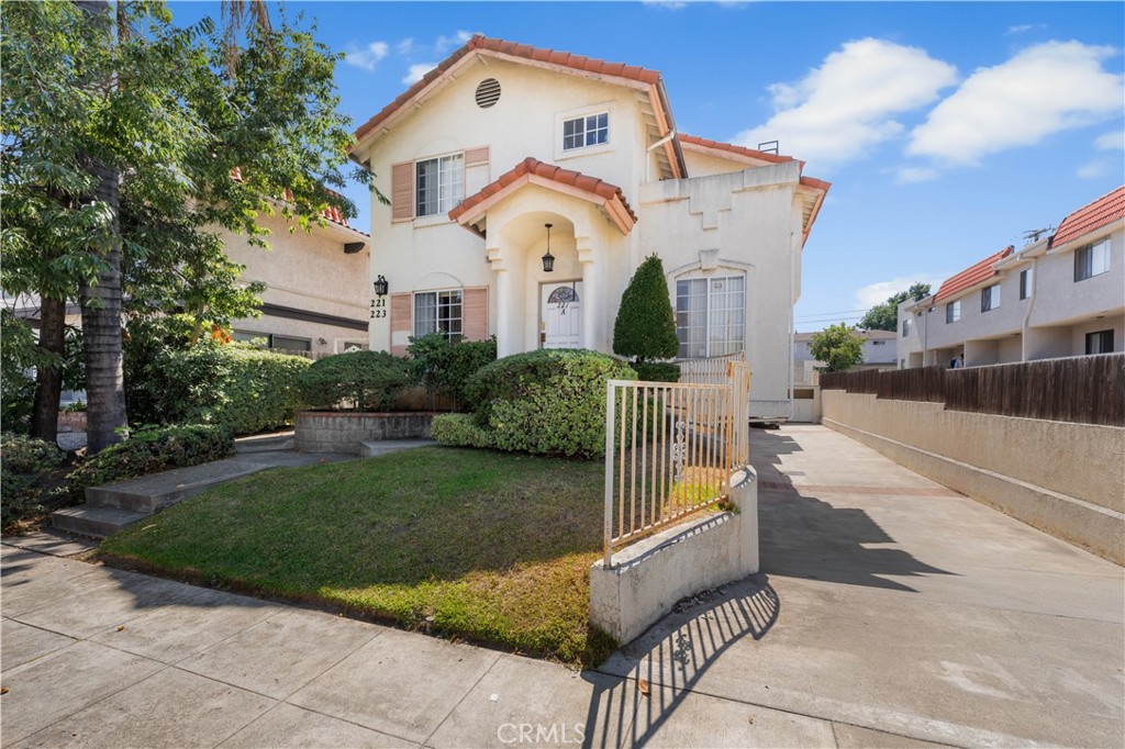 Welcome to 221 N. Marguerita Ave #B — a well-maintained 2-bedroom, 2.5-bathroom condo located in a gated community in the heart of Alhambra. This move-in ready home features a bright and functional layout, a cozy gas fireplace in the living room, a dedicated dining area, and a well-equipped kitchen with a convenient half bath on the main level.
Upstairs, the spacious primary suite offers an en-suite bath and access to a large private patio—perfect for relaxing or entertaining. A second full bathroom in the hallway serves the secondary bedroom. Recent improvements include new interior paint, modernized kitchen and bathroom finishes, and a brand-new roof installed in 2024.
Additional highlights include in-unit laundry, an attached 2-car garage with direct access, guest parking, low HOA dues, and a quiet, well-kept complex. Conveniently located just minutes from Pasadena, major freeways, shopping, dining, and schools—this is a fantastic opportunity for homeowners or investors in one of Alhambra’s most desirable neighborhoods.