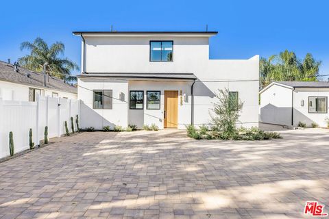 Photo of 19535 Strathern Street, Reseda, CA 91335 (MLS # 26751591)