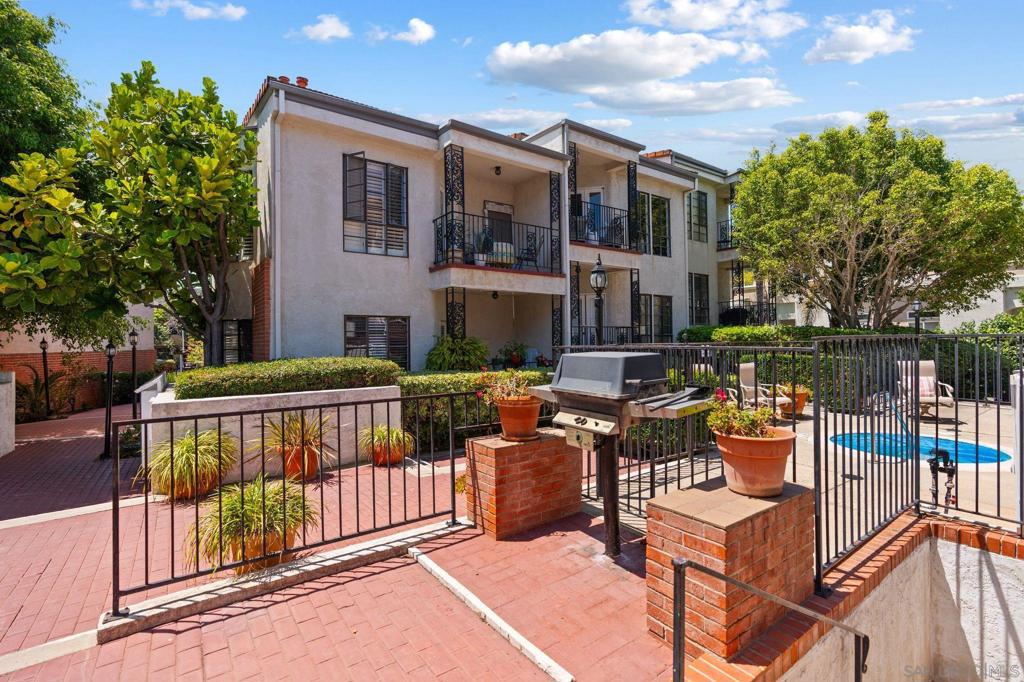 La Costa - Residential