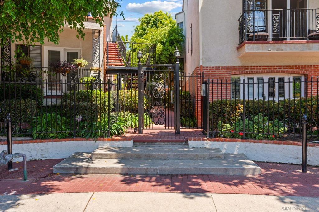 La Costa - Residential