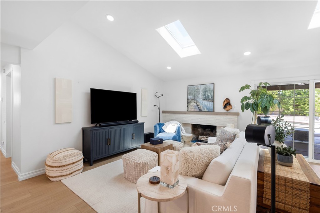 8420 Cozycroft