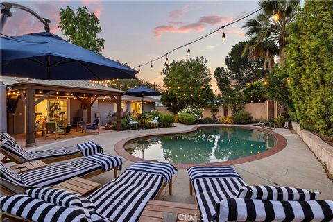 Photo of 8420 Cozycroft AVE, Winnetka, CA 91306 (MLS # SR26102326)