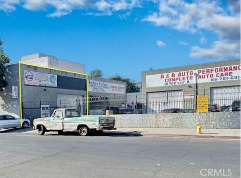 Photo of 10702 Magnolia BLVD, North Hollywood, CA 91601 (MLS # SR26171314)