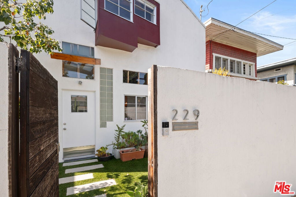 229 San Juan Avenue