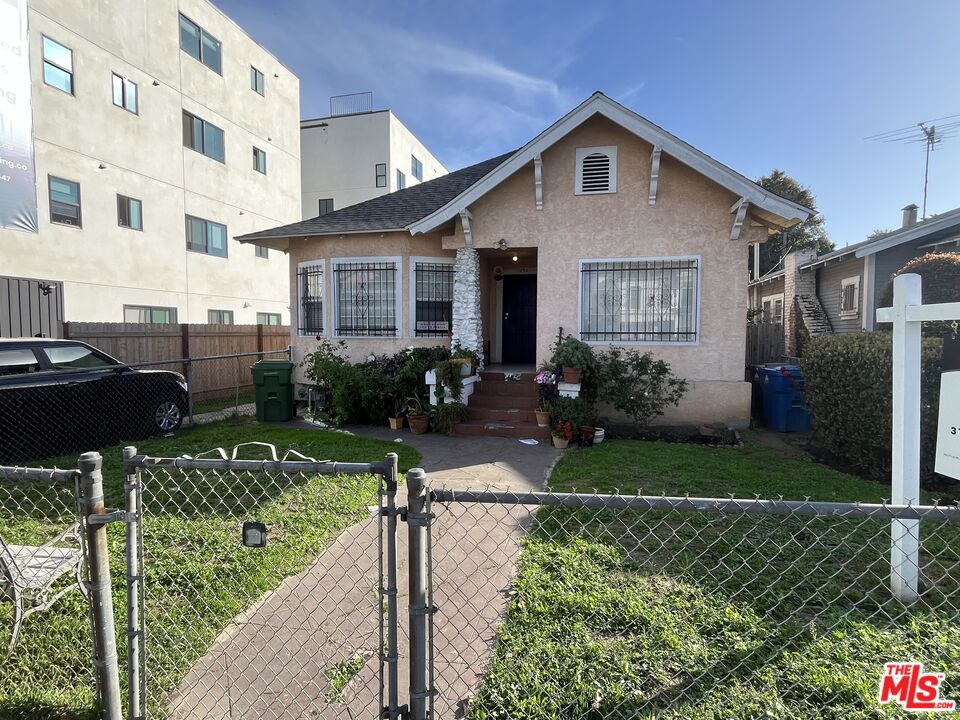 1258 W 36th Street