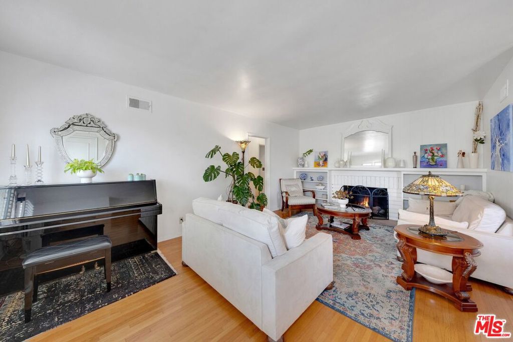733 Crescent Drive