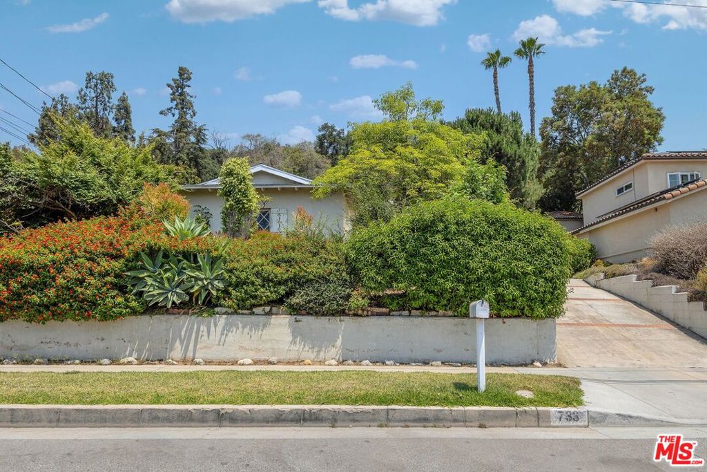 733 Crescent Drive