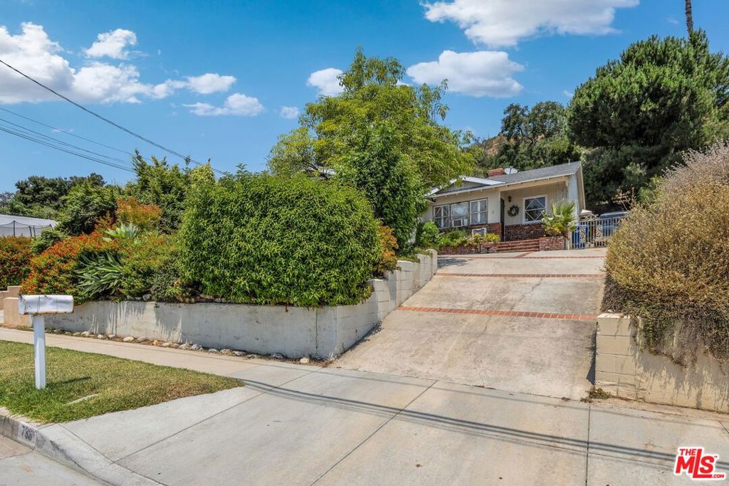 733 Crescent Drive