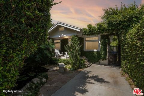 Photo of 2627 S Cloverdale Avenue, Los Angeles, CA 90016 (MLS # 26829685)