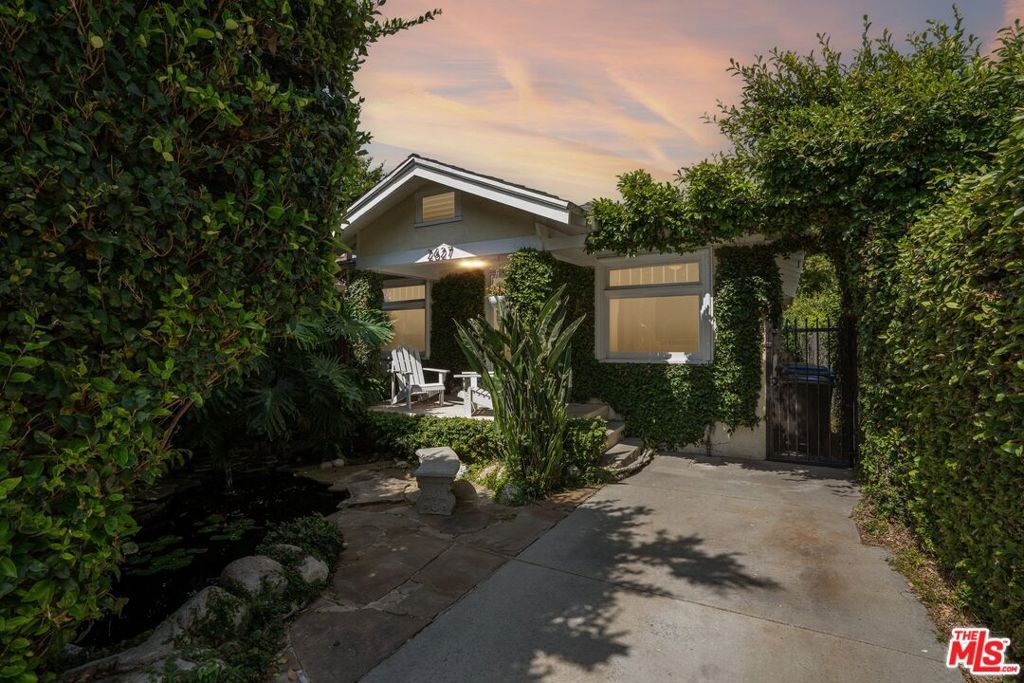 Photo of 2627 S Cloverdale Avenue, Los Angeles, CA 90016 (MLS # 26829685)