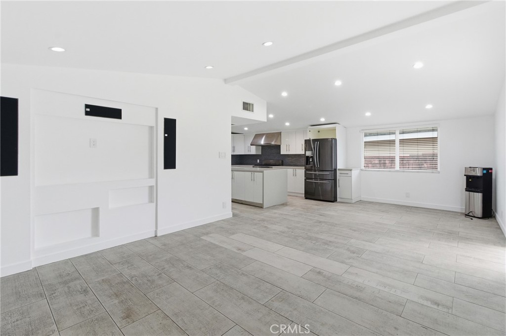 20547 Kittridge Street